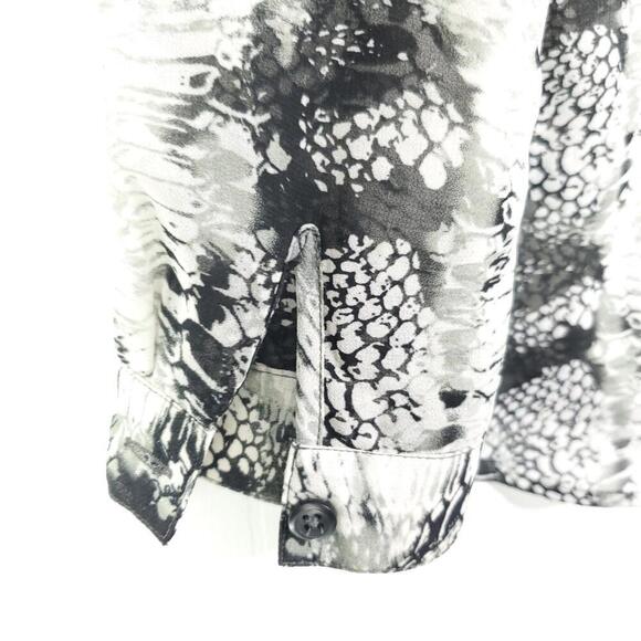 Cabi Top Womens Small Button Down Long Sleeve Abstract Tie Dye Neutral Collar - Picture 7 of 8